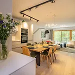 Paradisa De Glace Elegant Brand New 3-bedroom Apartment *