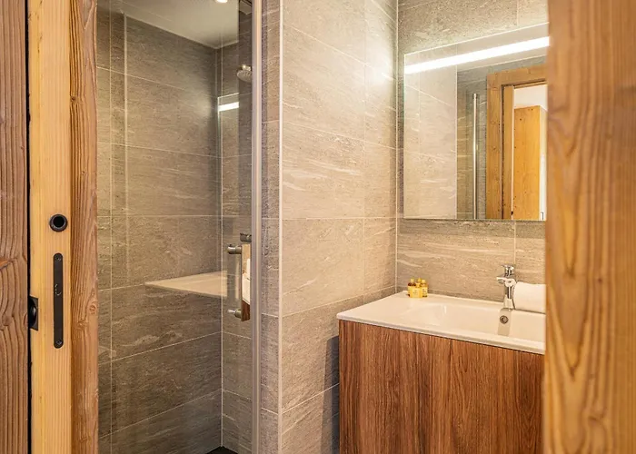 Paradisa De Glace Elegant Brand New 3-bedroom Apartment