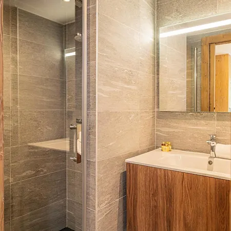 Paradisa De Glace Elegant Brand New 3-bedroom Appartamento